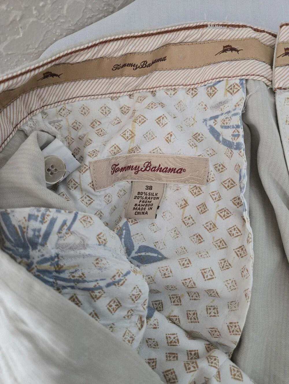 Tommy Bahama Men's Classic Lightweight Khaki Shorts Silk/ Rayon 38